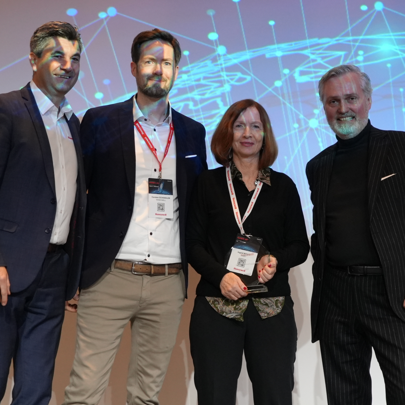 Photo de groupe de la remise de prix à mobit lors de la Honeywell Partner Award Conference 2024 à Paris