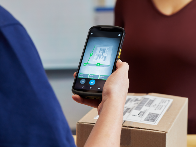 Application mobile pour retour de colis avec mesure de volume et scan de l’étiquette d’envoi