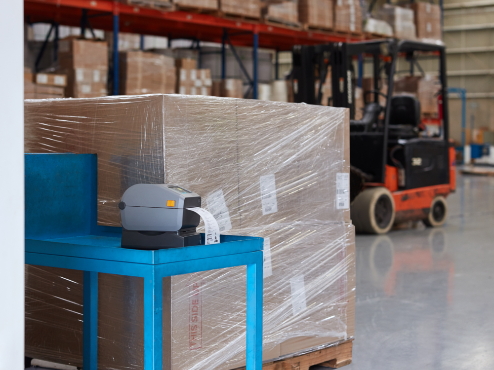 Imprimante d’étiquettes compacte pour l’identification des palettes en entrepôt logistique