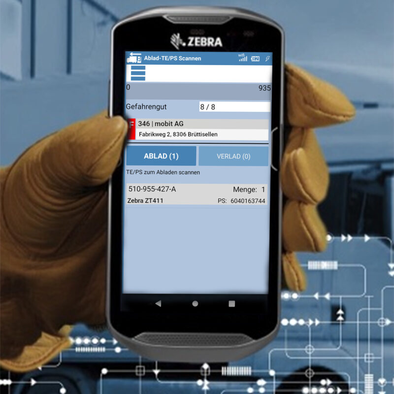 Mobile App mES Transportation auf mobilem Terminal mit Barcode-Scanner, ideal für Routenplanung und Warenzustellung