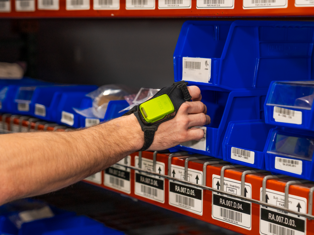 Scanner portable pour prélèvement rapide de marchandises, idéal pour la logistique interne et la gestion des stocks