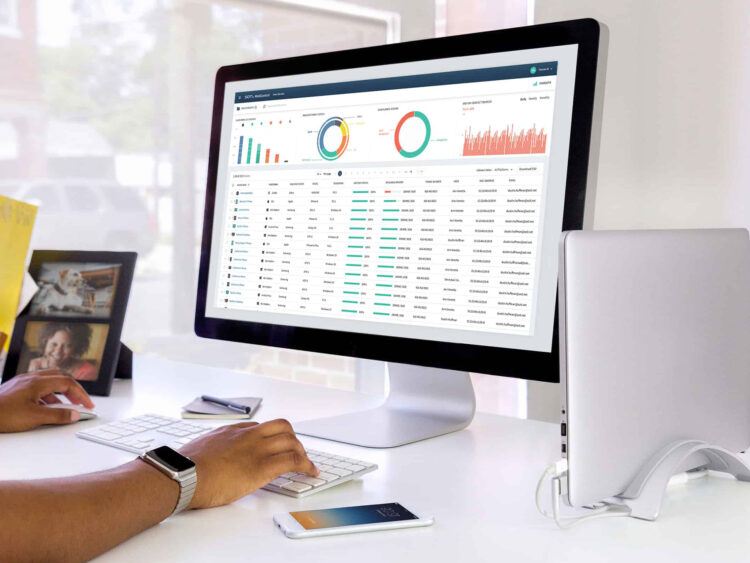 Solution MDM avec tableau de bord central, pour le suivi des appareils mobiles et des perfils utilisateurs