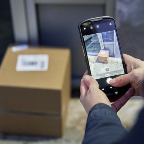 Mobiler Computer unterstützt digitale Zustellnachweise von Auslieferungen und ermöglicht die lückenlose Dokumentation von Retouren