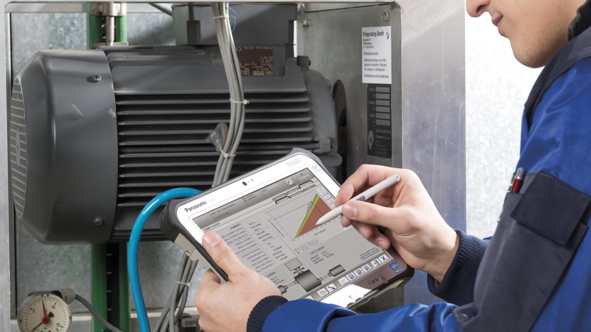 Tablette durcie utilisée pour la maintenance industrielle, idéale pour la collecte mobile de données et les diagnostics techniques