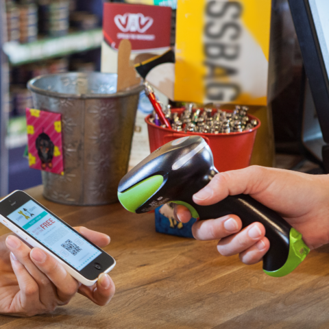 Scanner sans fil pour saisir des codes QR en environnement commercial