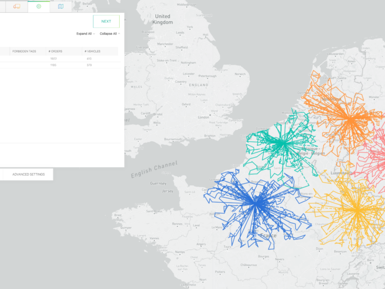 Panneau de planification du logiciel OptiFlow pour la saisie des contraintes afin de calculer des groupes d'itinéraires et de les afficher sur une carte de l'Europe